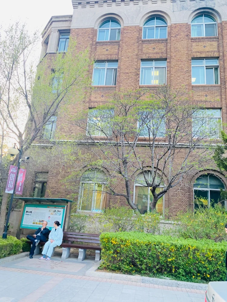 Zhongshan Hospital of Dalian University - Photo 2