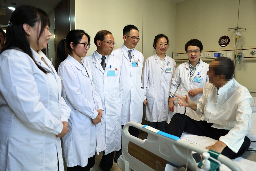 The First People's Hospital of Yunnan Province - Photo 4