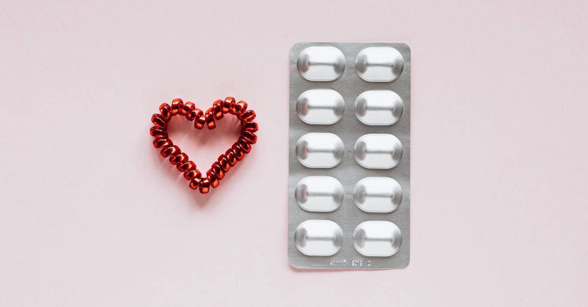 Medication pills and heart representing antiplatelet therapy for stroke prevention
