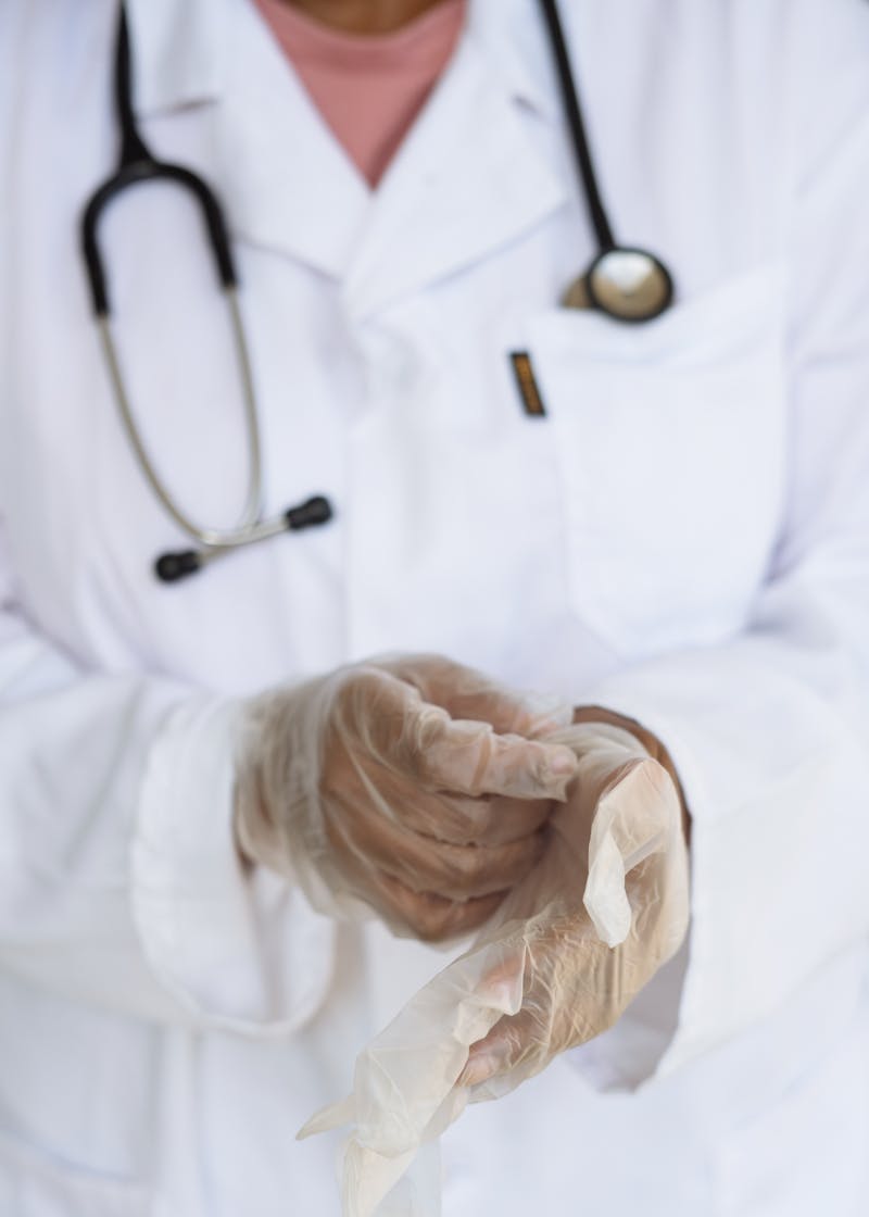 Healthcare professionals administering shingles vaccinations in Chinese hospitals