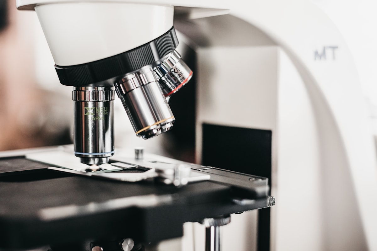Advanced laboratory equipment for microscopic analysis